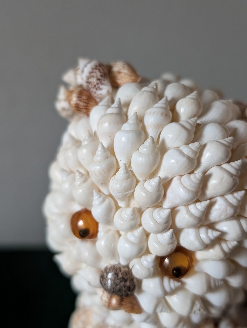 Vintage 90's Seashell Encrusted Cat Figurine - Picture 7 of 9